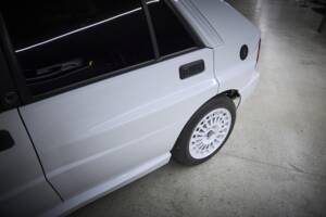Image 5/93 of Lancia Delta HF Integrale Evoluzione I (1992)