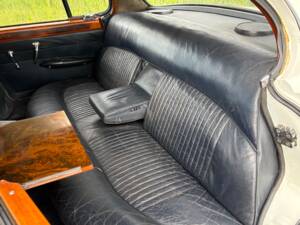 Image 9/20 of Jaguar Mk X 3.8 (1963)