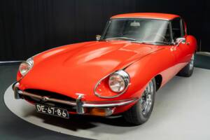 Image 4/8 de Jaguar E-Type (1970)