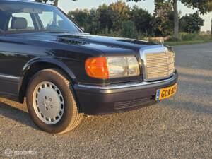 Image 6/50 de Mercedes-Benz 300 SE (1989)
