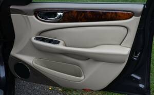 Image 31/50 de Jaguar XJ 8 4.2 (2009)