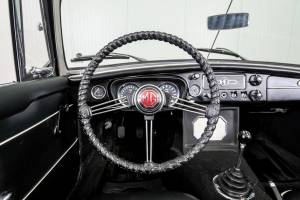 Image 12/50 of MG MGB (1968)