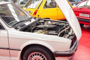 Image 34/38 of BMW 325i (1986)