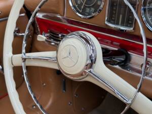 Bild 4/25 von Mercedes-Benz 300 SL Roadster (1960)