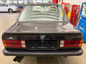 Image 16/18 of BMW 325i (1986)