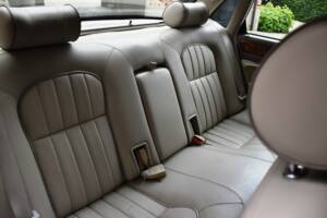 Image 28/40 of Jaguar XJ 6 4.0 Sovereign (1995)