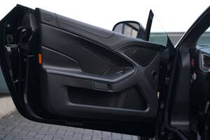 Image 15/50 of Aston Martin Vanquish S Volante (2018)