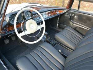 Bild 25/50 von Mercedes-Benz 280 SE 3,5 (1971)