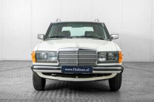 Bild 14/50 von Mercedes-Benz 230 TE (1984)