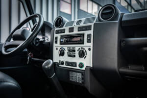 Image 30/66 de Land Rover Defender 90 TD4 (2007)