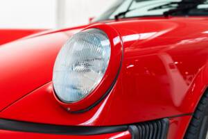 Image 20/31 of Porsche 911 Carrera 3.2 (1988)