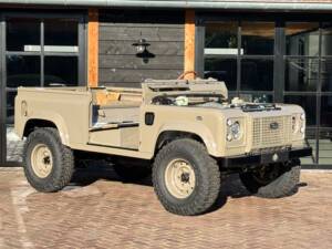 Bild 25/44 von Land Rover Defender 90 Td5 (1999)