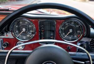 Image 22/33 of Mercedes-Benz 280 SL (1970)