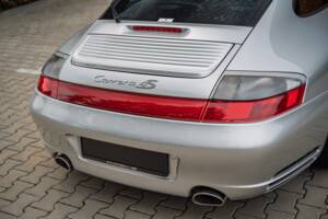 Afbeelding 17/73 van Porsche 911 Carrera 4S (2002)