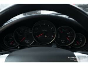 Bild 17/28 von Porsche 911 Carrera 4S (2004)