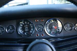 Image 21/50 of Aston Martin DBS V8 (1972)