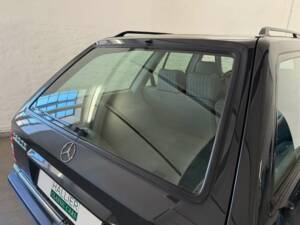Image 22/43 of Mercedes-Benz 230 TE (1992)