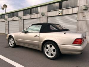 Image 14/25 of Mercedes-Benz SL 500 (1999)