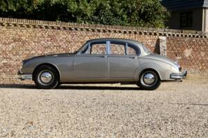 Image 41/50 of Jaguar Mk II 3.4 (1966)