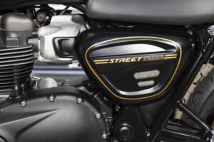 Immagine 26/42 di Triumph Street Twin Bonneville (2021)