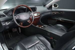 Image 13/30 of Mercedes-Benz CL 500 (2006)