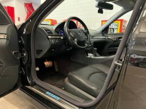 Image 6/20 of Mercedes-Benz E 500 (2002)