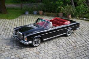 Imagen 13/53 de Mercedes-Benz 280 SE 3,5 (1970)