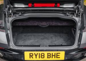 Image 37/39 of Aston Martin DB 11 Volante (2018)
