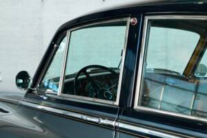 Image 14/50 of Bentley S 3 (1964)