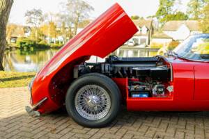 Image 19/50 de Jaguar E-Type (1969)