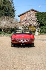 Image 10/41 de Jaguar E-Type (1968)