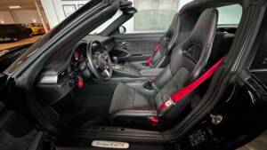 Image 16/19 of Porsche 911 Targa 4 GTS (1900)