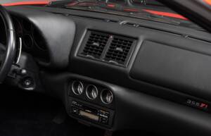 Image 34/37 of Ferrari F 355 F1 GTS (1997)