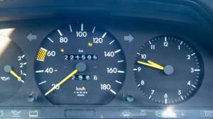 Image 47/92 de Mercedes-Benz 200 D (1989)