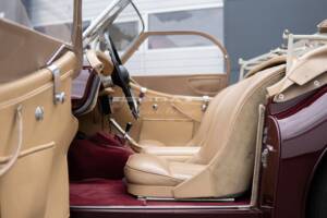 Image 28/32 de Jaguar XK 140 OTS (1955)