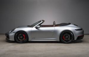 Image 4/31 de Porsche 911 Carrera 4 GTS (2024)
