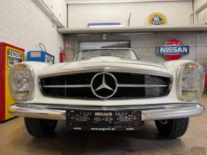 Image 3/22 of Mercedes-Benz 280 SL (1968)