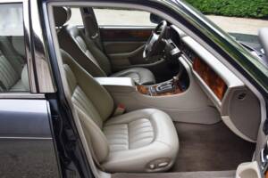 Image 18/40 of Jaguar XJ 6 4.0 Sovereign (1995)