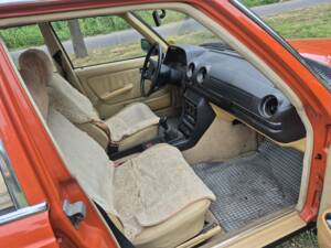 Image 18/41 of Mercedes-Benz 200 D (1981)