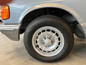 Image 32/64 of Mercedes-Benz 280 SE (1983)