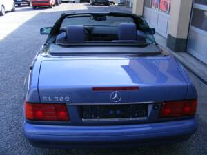 Immagine 29/39 di Mercedes-Benz SL 320 (1997)