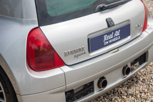 Image 17/26 de Renault Clio II V6 (2001)