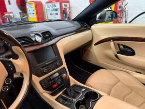 Bild 9/21 von Maserati GranCabrio Sport (2016)