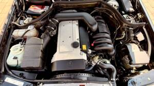 Image 15/16 of Mercedes-Benz E 320 (1996)