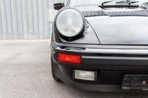 Image 102/108 de Porsche 911 Carrera 3.2 (1989)
