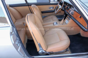 Image 13/36 de Ferrari 330 GT 2+2 (1964)