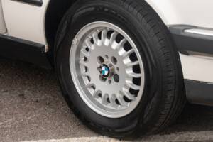 Image 36/50 of BMW 320i (1987)