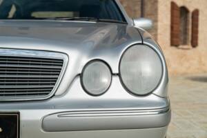 Image 21/50 of Mercedes-Benz E 430 (2000)