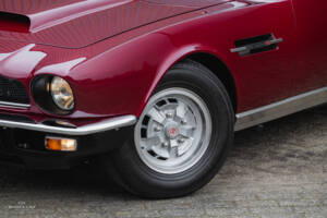 Image 3/20 of Aston Martin V8 (1976)
