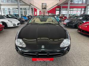 Image 25/34 of Jaguar XK8 4.0 (1997)
